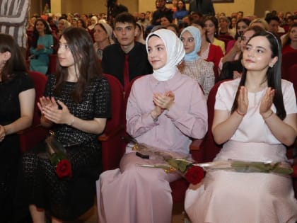 Школы Ингушетии выпустили в 2023 году 212 золотых медалистов