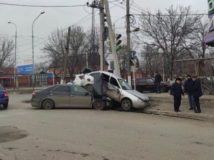 Близ центральной мечети в Назрани произошло ДТП, есть пострадавшие