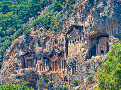 Ингушская школа каменщиков выпустила первых учеников