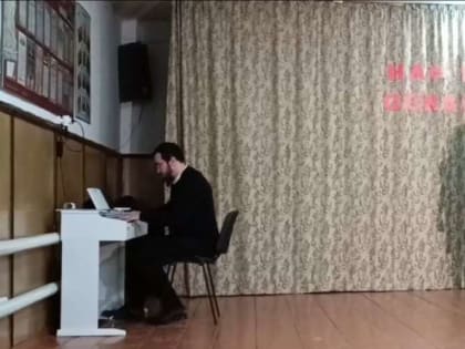 Дань памяти первому Герою России