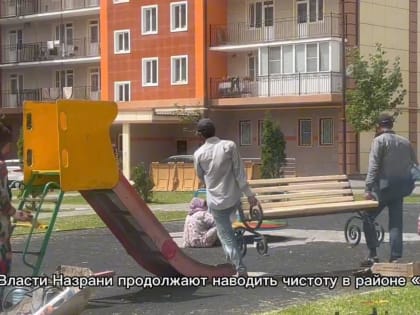 А в Назрани продолжается уборка придомовых территорий и городских пространств