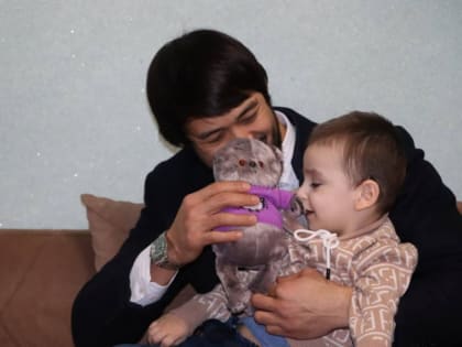 Партийцы продолжают исполнять мечты детей с «Елки желаний»