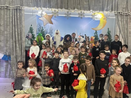 Ингушские единороссы при содействии директора Национального медицинского колледжа им. А. Г. Гагиева Алихана Алиханова организовали предновогодний праздник для детей участников спец