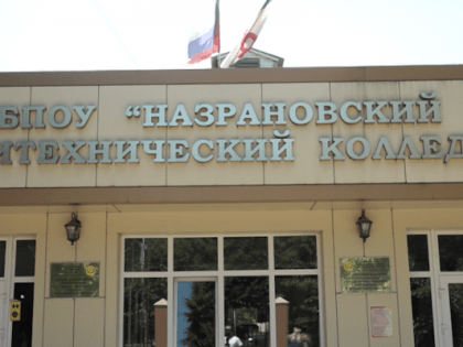 Период сдачи экзаменов позади, и для выпускников школ сейчас-время непростого выбора