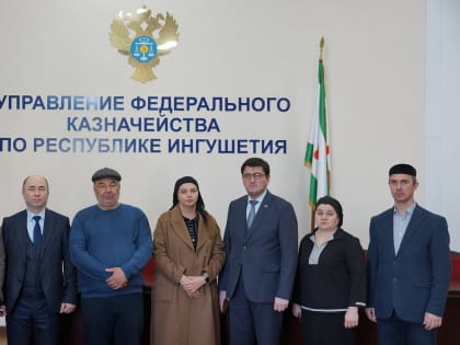 Помогая друг другу в трудную минуту