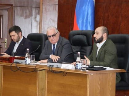 Секретарь регионального отделения Партии "Единая Россия" Магомет Тумгоев встретился с членами Молодежного парламента