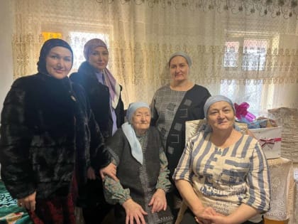 Президент России поздравил Шафиям Султыгову с 95-летием