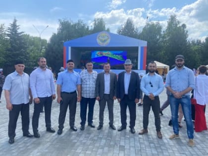 Председатель Сунженского районного Совета депутатов Магомед Евлоев совместно с депутатами районного Совета приняли участие в праздничных мероприятиях, посвященных Дню России