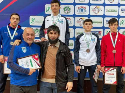 Юношеская сборная Ингушетии по вольной борьбе завоевала 24 медали на межрегиональном турнире в Назрани