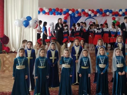 Ансамбль «Горяночка» из Алхастов выступил на открытии школьной ячейки «Движения первых»