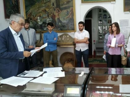 Студенты исторического факультета ИнгГУ проходят практику в музее краеведения Ингушетии