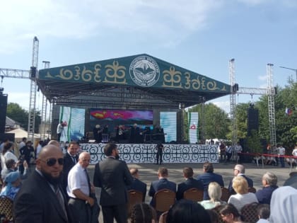 Главный праздничный концерт ко Дню Ингушетии начался в Сунже