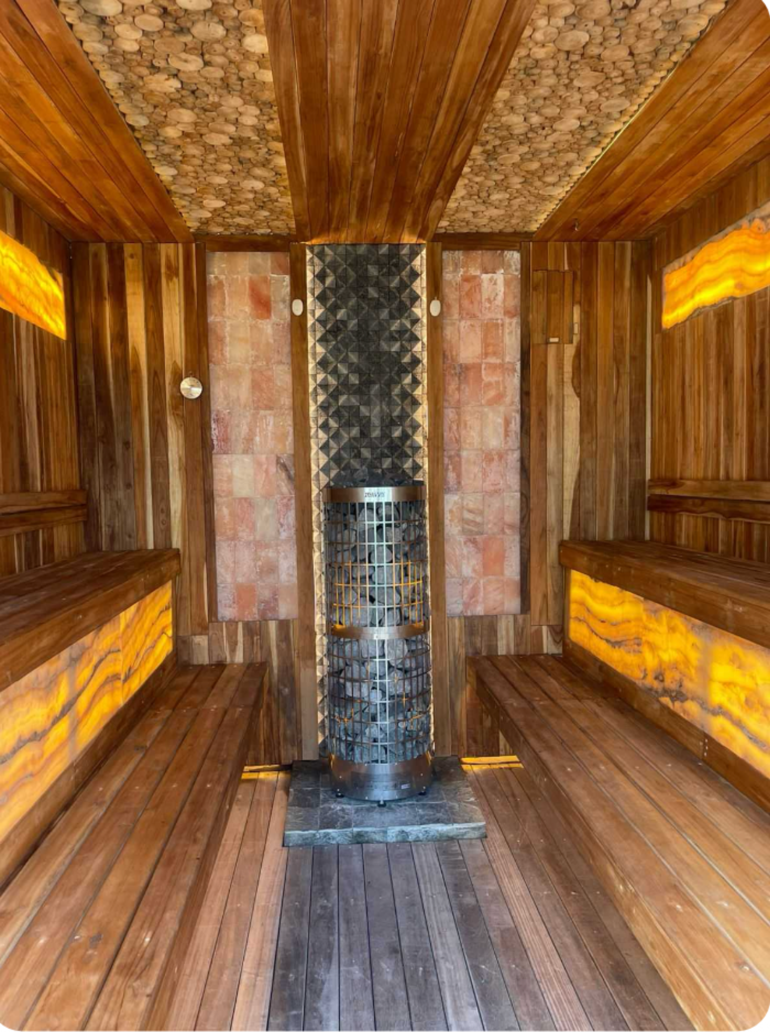 Sauna with onyx and Himalayan salt