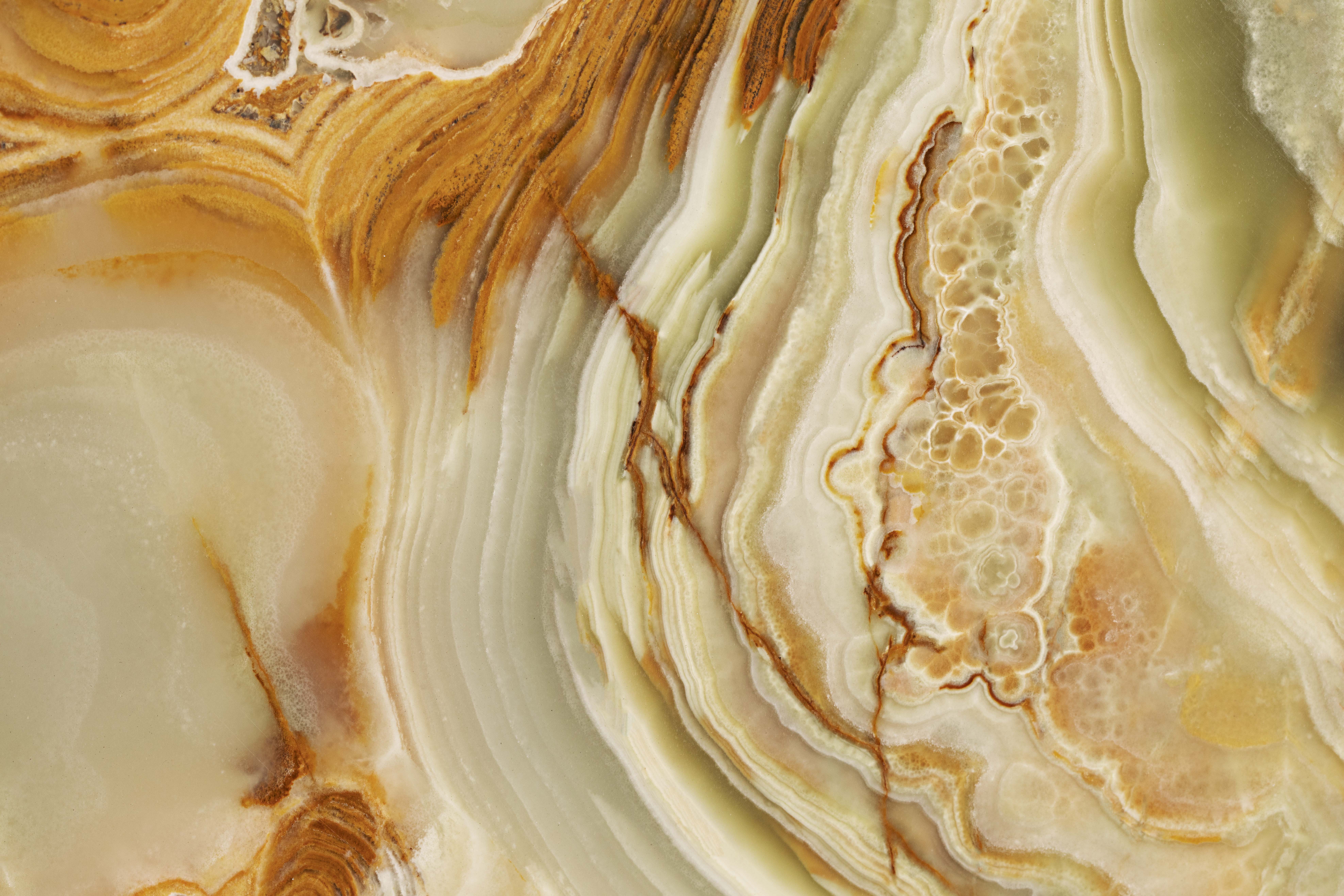 Onyx and stone details