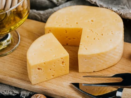Врач Эдигер: Твёрдые сорта сыра способны снять тревожность