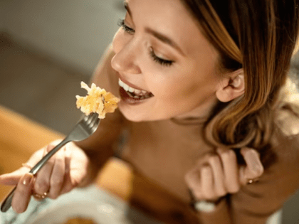 Диетолог рассказала, что можно есть на ночь и в большом количестве даже худеющим