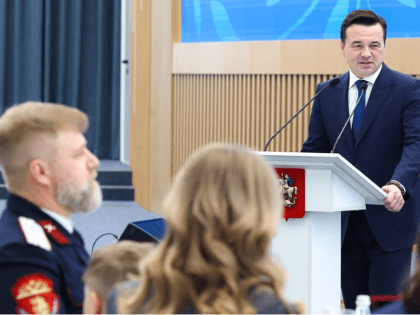 Андрей Воробьев вручил многодетным семьям федеральные и областные награды