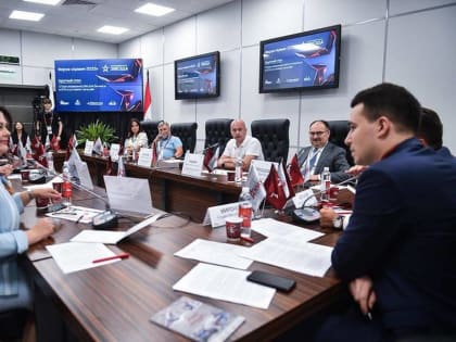 Санкции, поддержка российских предпринимателей и проблемы в ОПК: что обсуждалось на круглом столе в рамках деловой программы МВТФ «Армия-2022»