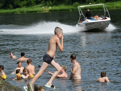 Врач Лебедев рассказал о болезни, которой можно заразиться в водоёмах