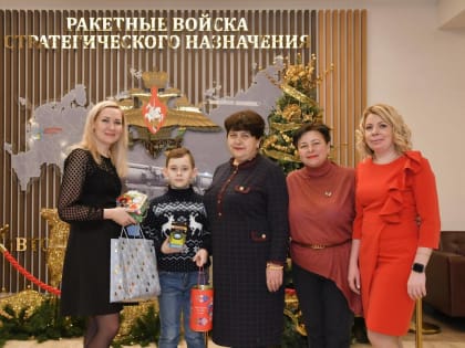 В преддверии Нового года Лариса Лазутина исполнила мечту девятилетнего Дениса из Власихи