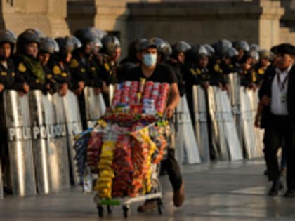 В восьми регионах Перу ввели режим ЧП из-за беспорядков