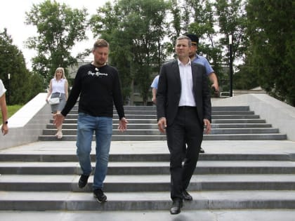 Покос травы, вывоз мусора, подготовка объектов к реконструкции, — глава города провел плановый обход территории