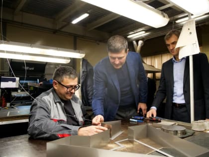 Владимир Волков ознакомился с производством наружной рекламы на предприятии Люберец