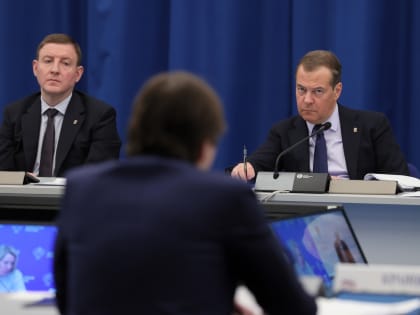 Андрей Турчак предложил использовать средства федерального бюджета на благоустройство пришкольных территорий