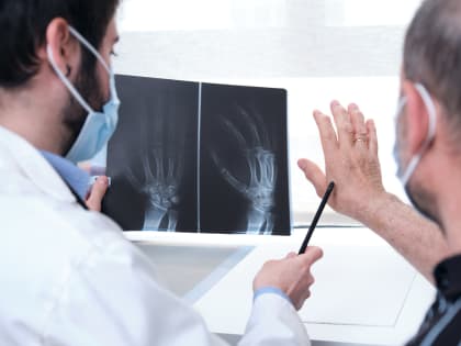 Королёвские хирурги спасли руку пенсионеру, едва не отпиленную болгаркой