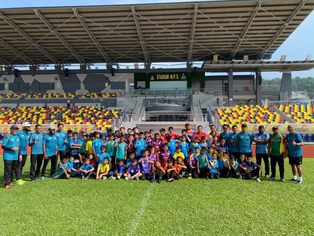 CLINIC FOOTBALL AT STADIUM SELAYANG UNDER SFCSS