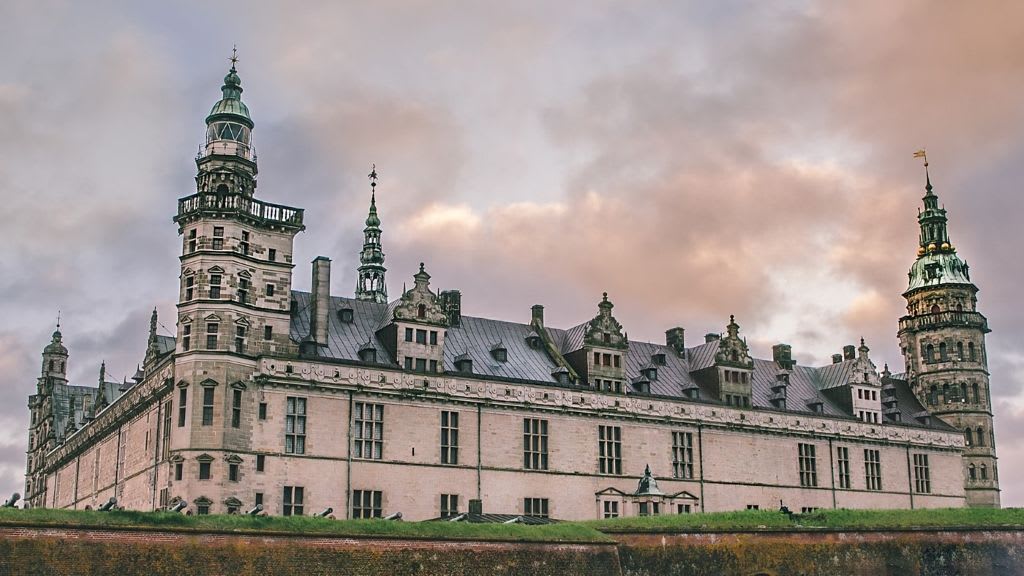 Featured image for A Phantom Castle