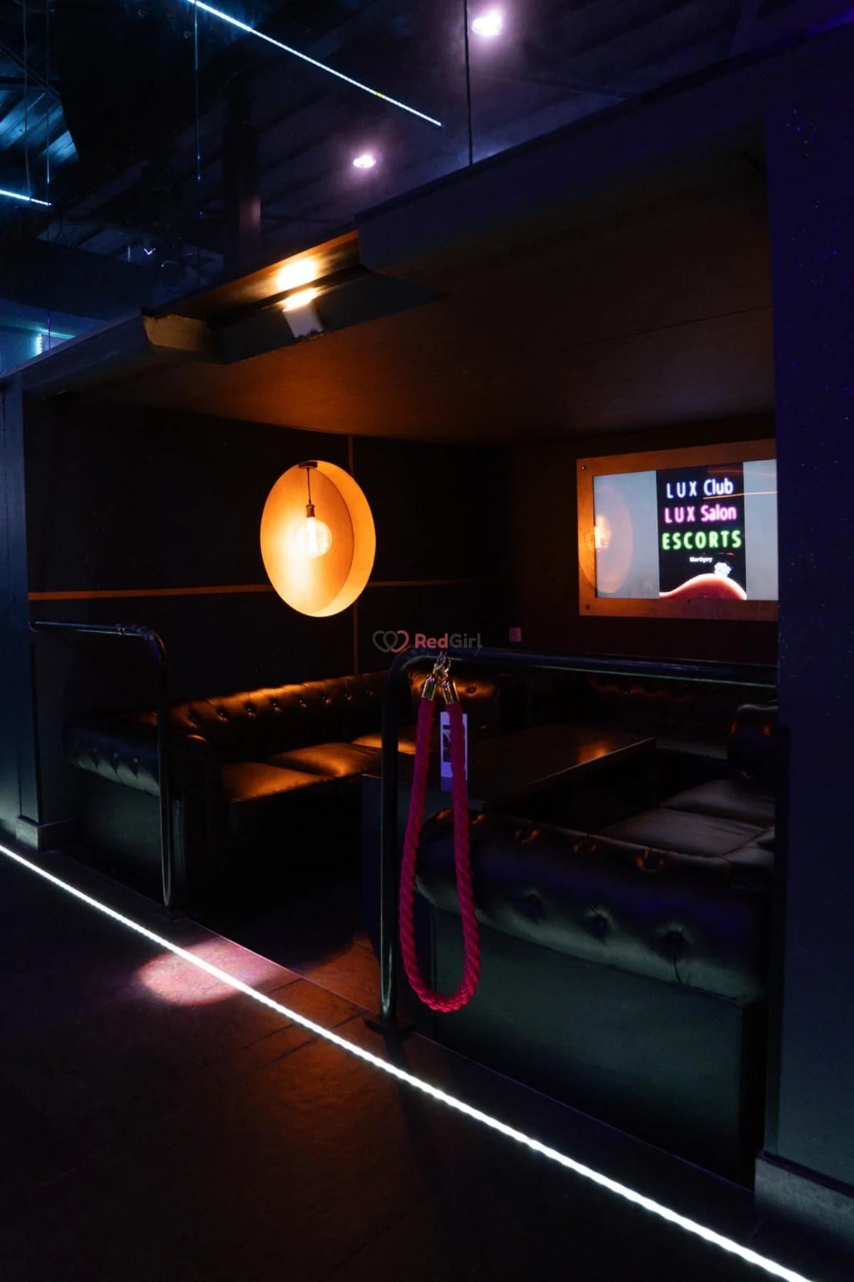 LUX Club & Salon - Photo 4