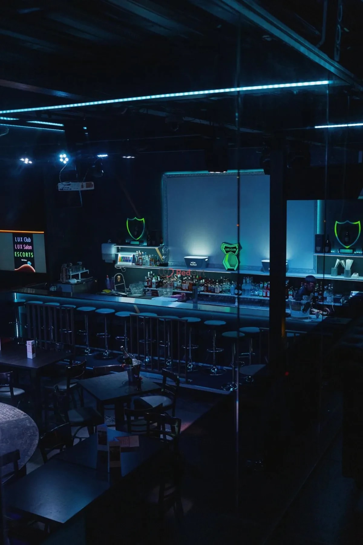 LUX Club & Salon - Photo 2