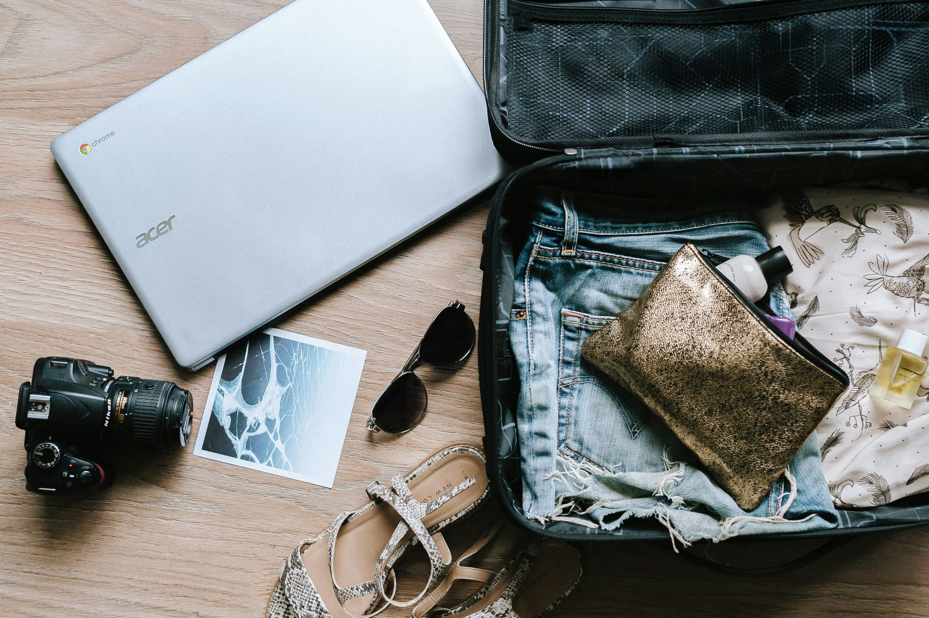 4_travel_accesories.jpg