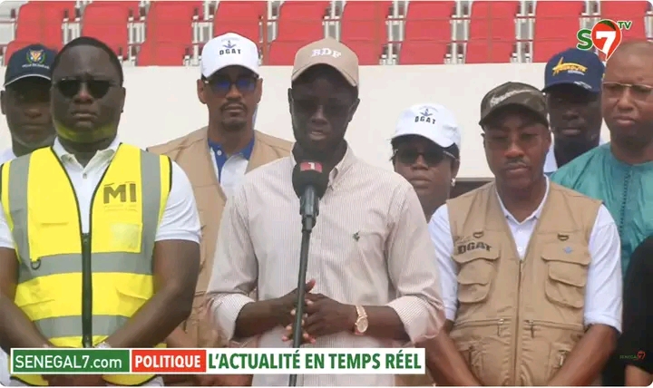 Visite des chantiers à le stade Iba Mar Diop : Le Président Bassirou Diomaye Faye félicite Déthié Fall...