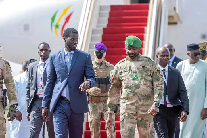 Le Président de la Transition, Assimi GOÏTA, Chef de l’État, a accueilli ce mardi 28 juillet 2026 son homologue sénégalais, le Président Bassirou Diomaye Diakhar Faye, Chef de l’État du Sénégal...