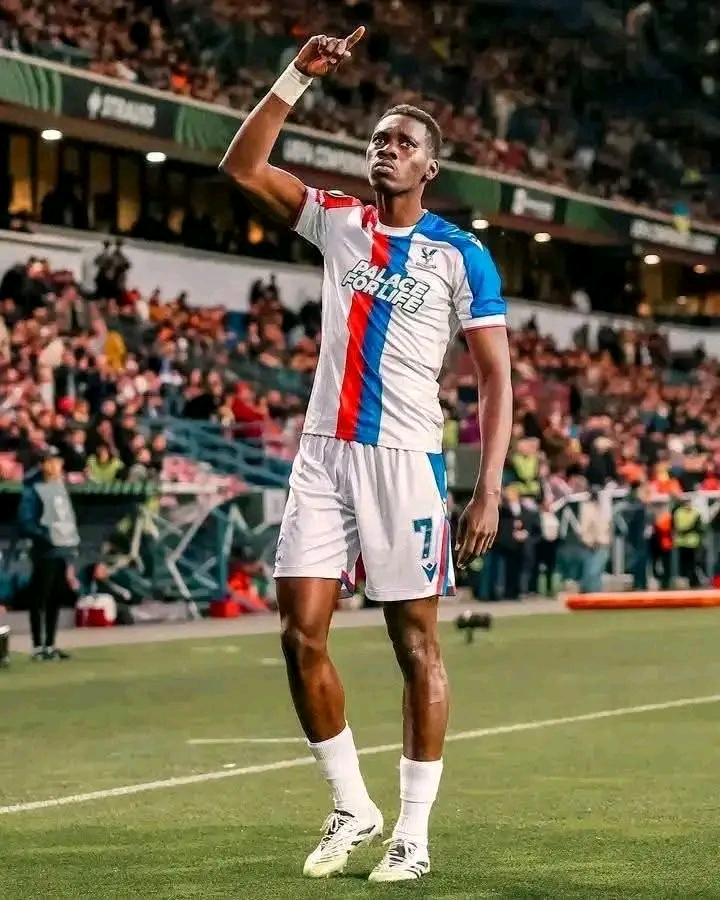 L'attaquant Sénégalais Ismaïla Sarr a rejoint ses coéquipiers de Cristal Palace en Italie, pour la pré saison  https://senegal7.com/pre-saison-ismaila-sarr-rejoint-ses-coequipiers-en-italie...