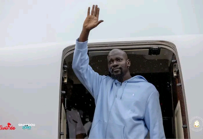 Guinée : Mamadi Doumbaya en congé privé de "quelques jours" en Grèce, avec sa famille...