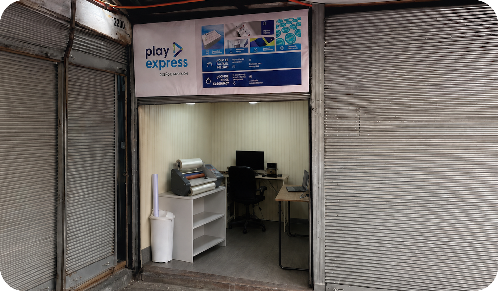 Primer local de PlayExpress en una galería de Santiago Centro
