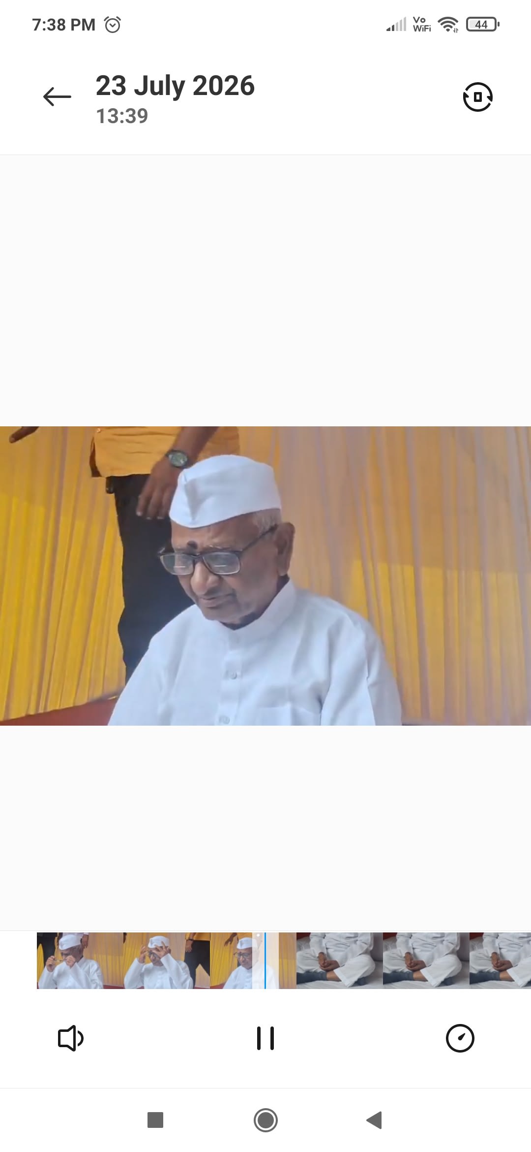 Anna Hazare Joins Students' Protest, Turns Emotional and Refuses to Speak to Media