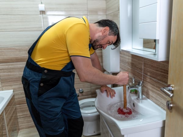 Intervention d'urgence pour débouchage de canalisation