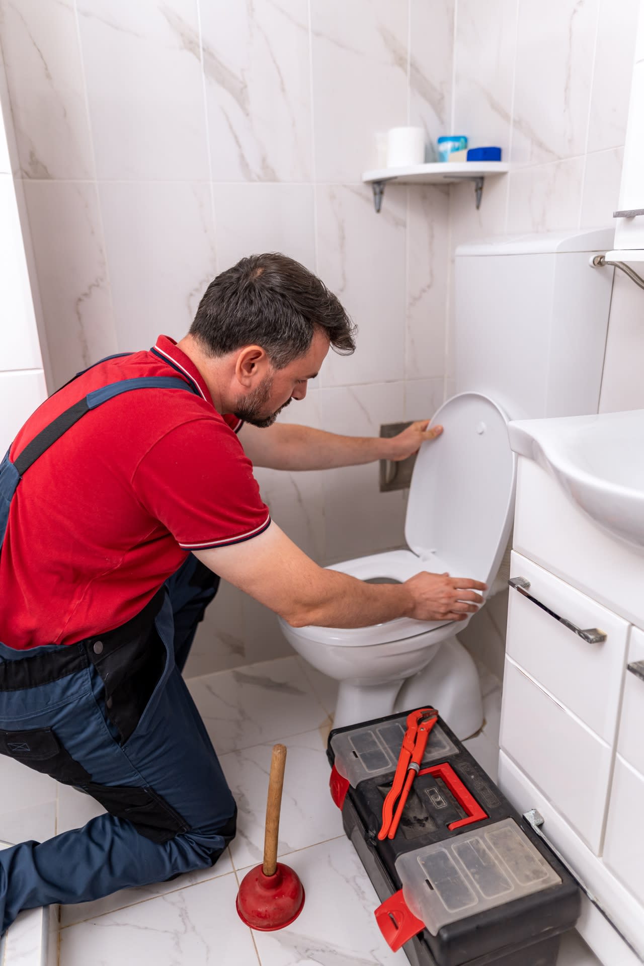 Débouchage WC en urgence par un professionnel équipé