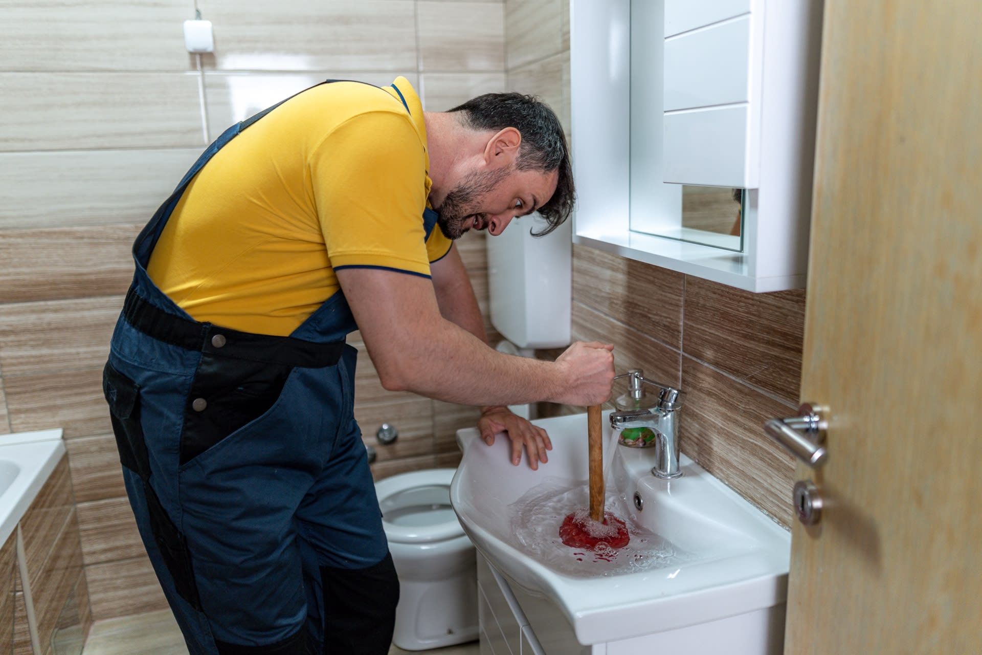 Intervention d'urgence pour débouchage de canalisation