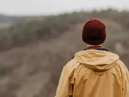 Врач рассказала, почему лысеют подростки и при чем здесь неправильная осанка