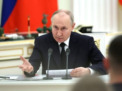 Путин в интервью Карлсону заявил о желании решить миром проблемы на Украине