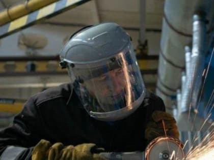 Работникам промышленных предприятий Алтайского края повысили заработную плату