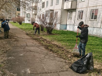 Продолжаются работы управляющих компаний на придомовых территориях