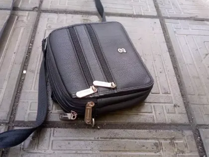 Бийчанин подобрал на улице чужую сумку и отправился по магазинам