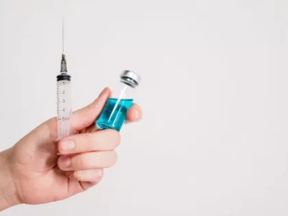 Названы сроки начала применения российской онковакцины