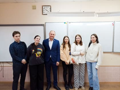 Депутаты рассказали барнаульским школьникам о избирательной системе и роли молодежи в жизни страны